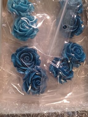 Crafts Resin Rose Cabochons - 8 Pack